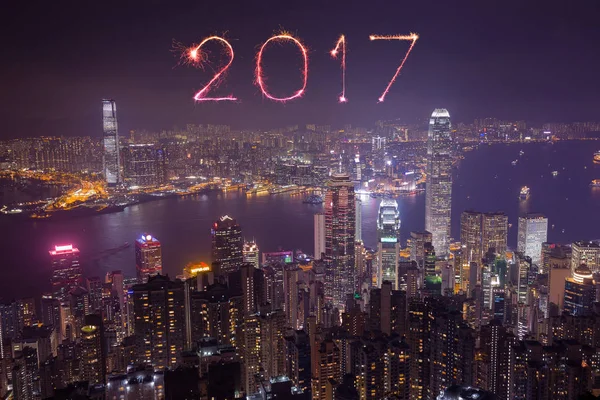 2017 frohes neues Jahr Feuerwerk feiert über Hongkong Stadt — Stockfoto