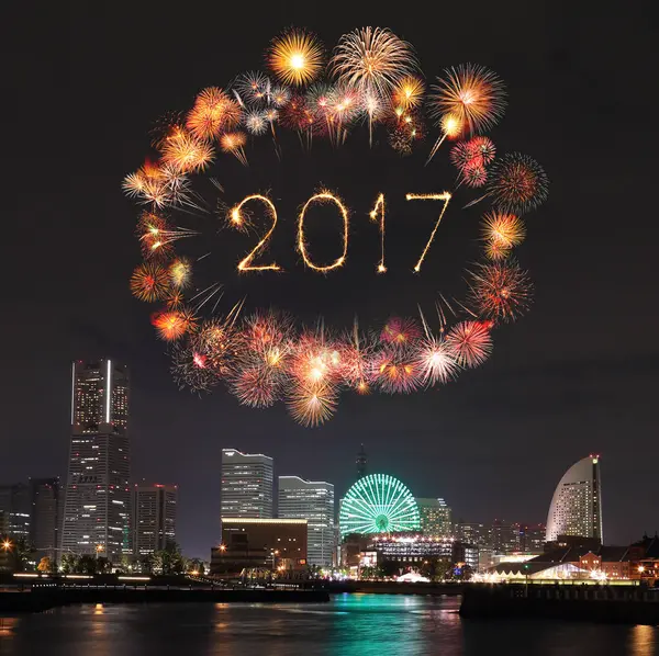 2017 r. nowy rok fajerwerki nad marina bay w Yokohama City, Japonia — Zdjęcie stockowe