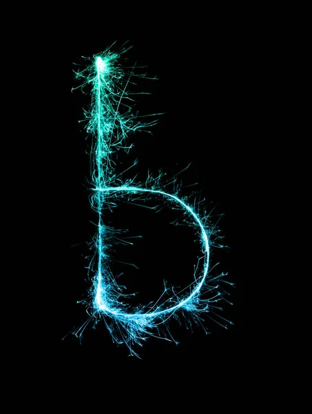 Sparkler vuurwerk licht alfabet b (kleine Letters) in de nacht — Stockfoto