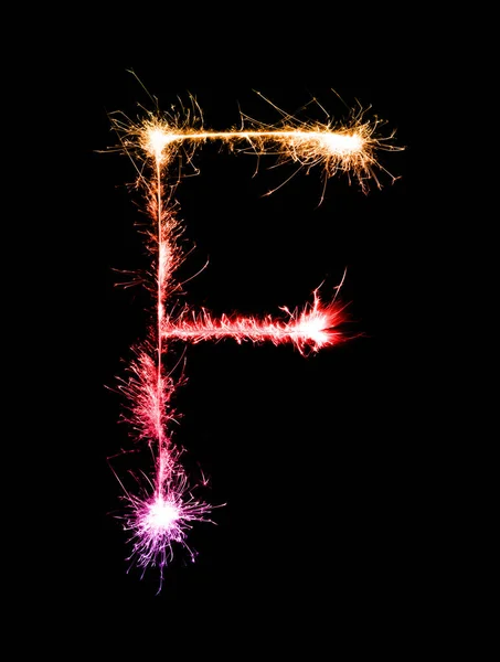 Sparkler fuoco d'artificio luce alfabeto F (lettere maiuscole) di notte — Foto Stock