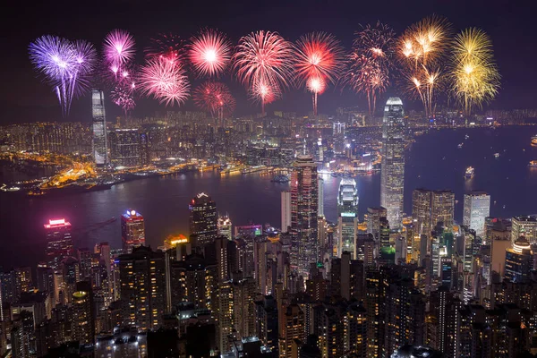 Vuurwerk Festival over Hong Kong stad bij nacht — Stockfoto