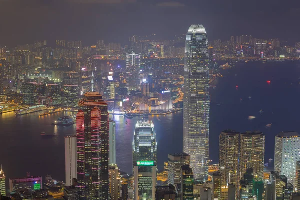 夜に香港市は — ストック写真