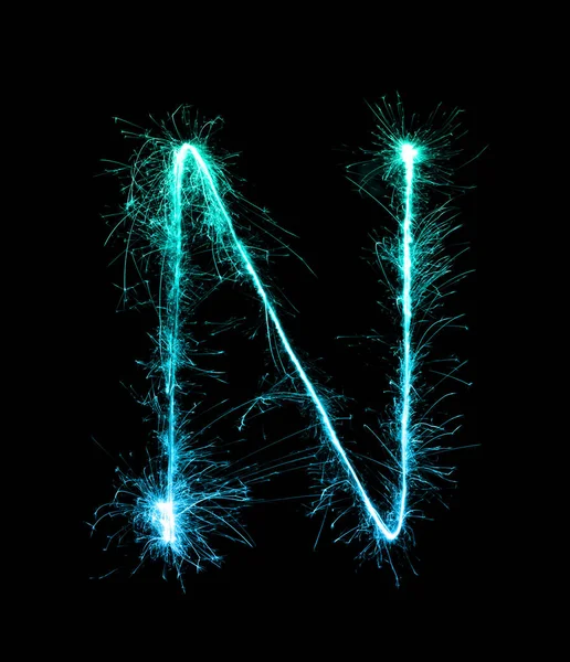 Sparkler kembang api ringan alfabet N (Huruf Ibukota) di malam hari — Stok Foto