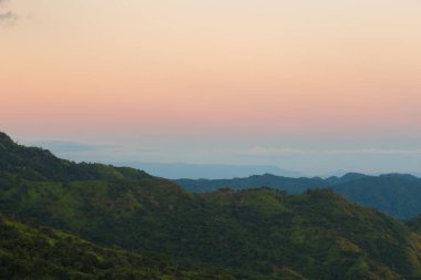 Khao Kho dağ gün batımında, il: Phetchabun, Thailand