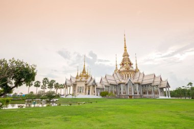 Nakhon Ratchasima Eyaleti, Thailan tapınakta WAT Luang Pho Toh