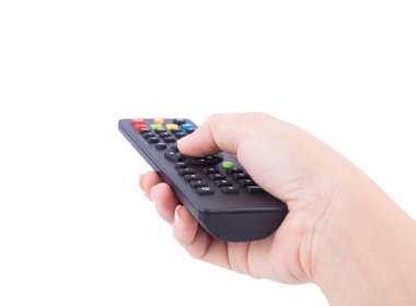 tv uzaktan kumandası üzerinde beyaz izole ile el 