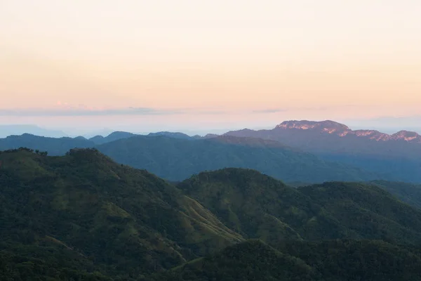 日暮时分，泰国碧差汶省考 Kho 山 — 图库照片