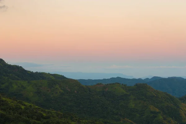 日暮时分，泰国碧差汶省考 Kho 山 — 图库照片