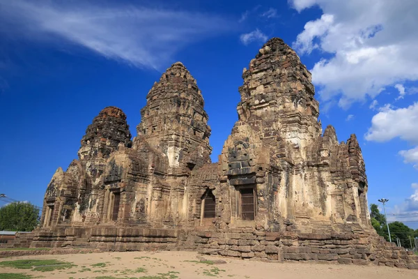 Phra Prang Sam Yot tempel, arkitekturen i Lopburi, Thailand — Stockfoto