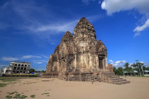 Phra Prang Sam Yot tempel, architectuur in Lopburi, Thailand — Stockfoto