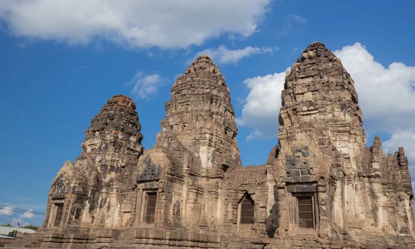 Phra Prang Sam Yot templo, arquitetura em Lopburi, Tailândia — Fotografia de Stock