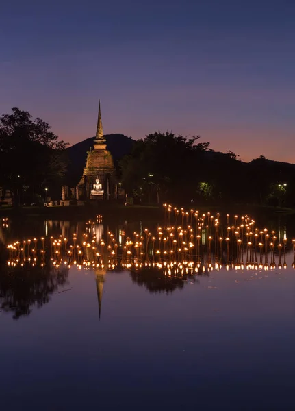 Light in Buddha Statue in Loy Kratong Festival, Sukhothai Histor — Stock Photo, Image