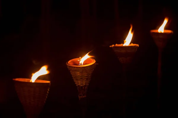 Torche en bois traditionnelle flamme — Photo