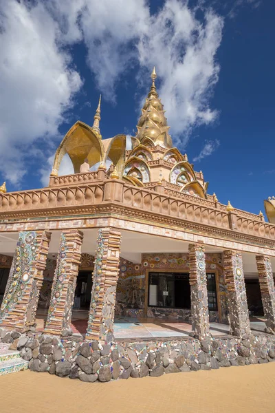 ワット プラ、Pha 息子ケオ寺、タイの金の塔 — ストック写真