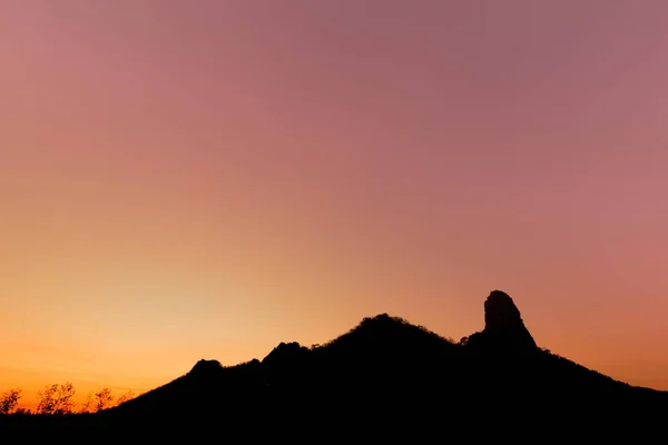 Silhouette des Berges bei Sonnenuntergang — Stockfoto