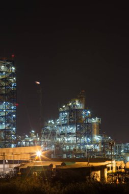 petrol rafineri sanayi tesisi, gece
