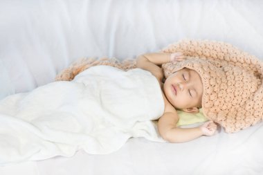 Bebek yatak yatak odasında uyku