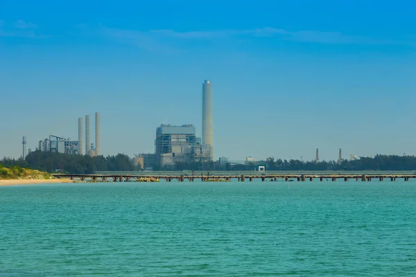 Electrical power plant near the sea, Rayong, Thailand — Stock Photo, Image