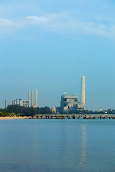 Electrical power plant near the sea, Rayong, Thailand — Stock Photo, Image