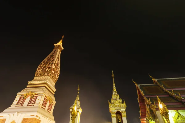 Wat Phra ki Panom Tapınağı'nda gece, Nakhon Phanom, Tayland. — Stok fotoğraf