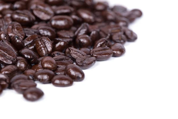 本文の空白の白い背景の上のコーヒー豆 — ストック写真