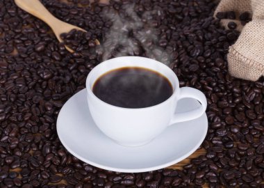 Kahve fincanı ve fasulye