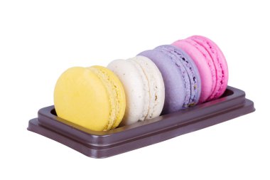 tatlı renkli pasta macaron veya üzerinde beyaz backgr izole acıbadem kurabiyesi