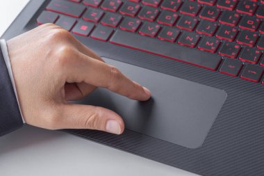 iş el dizüstü touchpad üzerinde çalışma