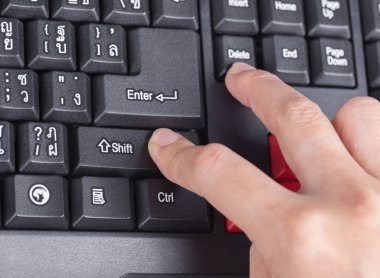 bilgisayar klavye üzerinde Shift delete tuşu iterek parmak