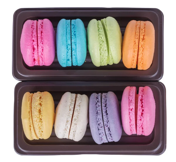 Süße bunte Kuchen Macaron oder Makronen isoliert auf weißem Backgr — Stockfoto