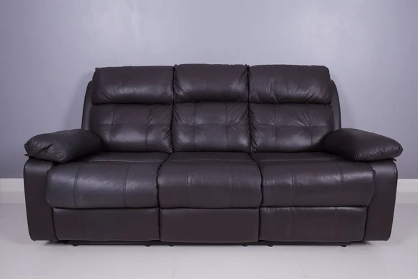 Blank sofa i stuen - Stock-foto