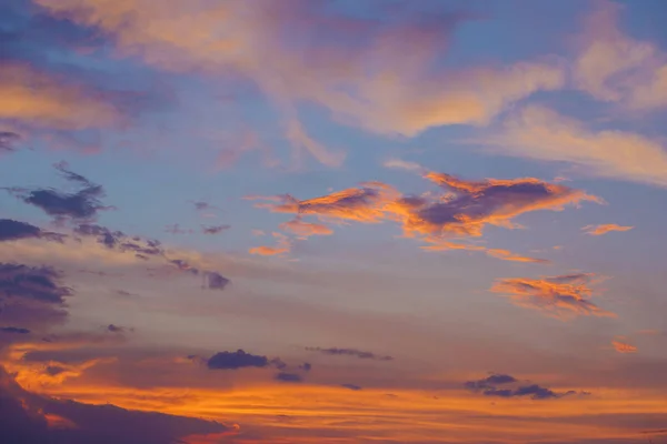 Paisaje nublado en el crepúsculo —  Fotos de Stock