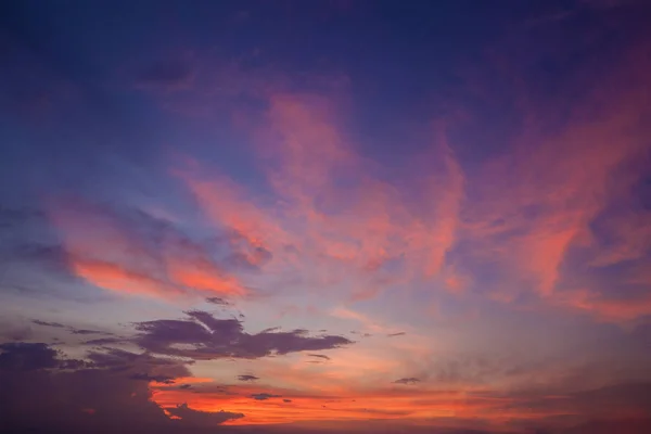 Paisaje nublado en el crepúsculo —  Fotos de Stock