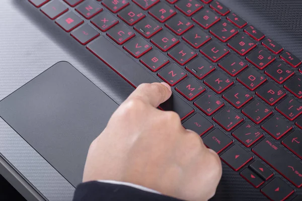 Finger pushing space bar button on laptop keyboard — Stock Photo, Image