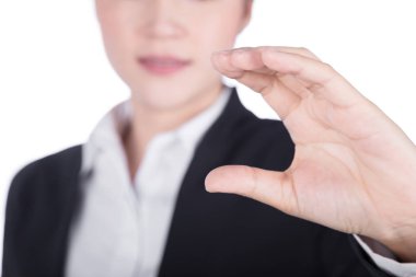 tutan bir şey üzerinde beyaz izole iş kadın el