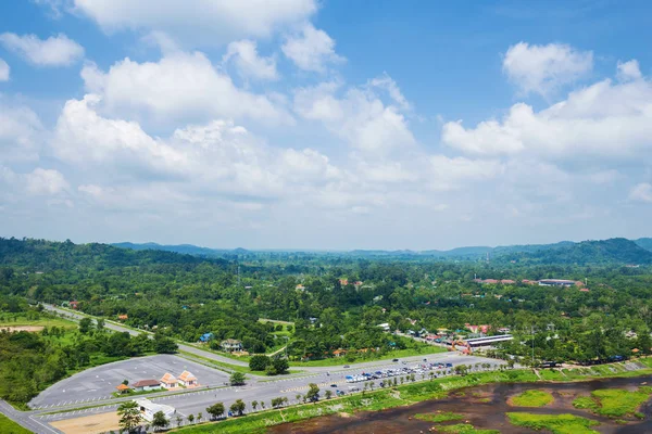 Vista del paisaje desde la presa Khun Dan Prakarn Chon en Nakhon Nayok, T —  Fotos de Stock