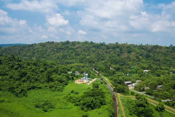 Pohled na krajinu z Khun Dan Prakarn Chon Dam v Nakhon Nayok, T — Stock fotografie