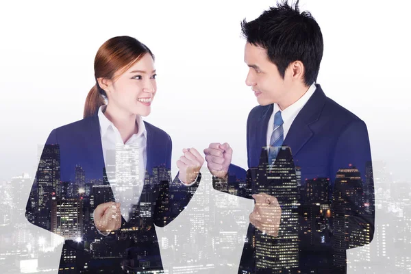 Başarılı iş erkek ve kadın kol ra ile çift pozlama — Stok fotoğraf