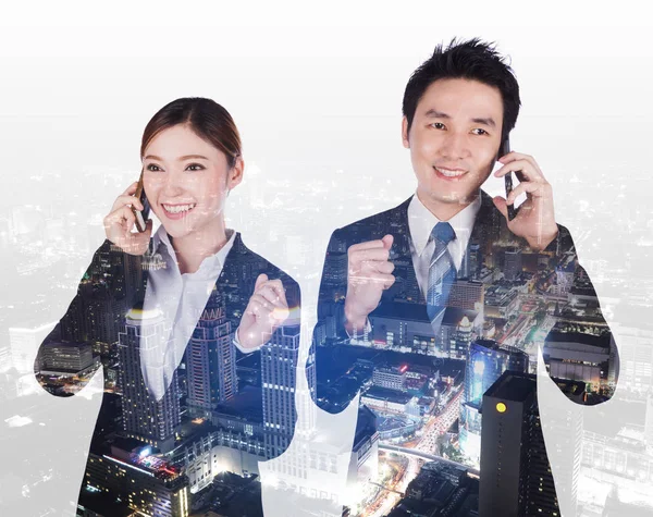 Double exposure of happy business man and woman talking on smart — Stock Photo, Image