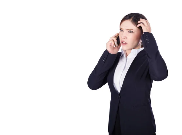 Beyaz izole smartphone cep telefonu ile konuşurken endişe iş kadını — Stok fotoğraf