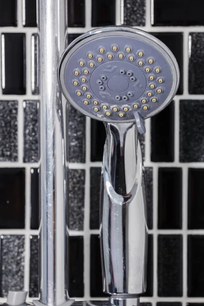 Cabeça de chuveiro no banheiro — Fotografia de Stock