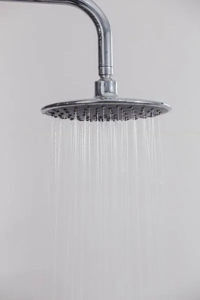 Cabeza de ducha de lluvia en el baño —  Fotos de Stock