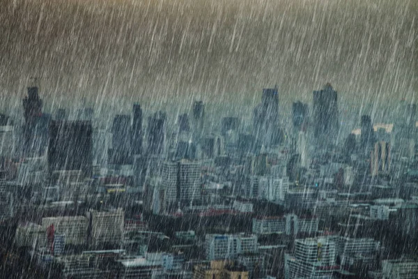 Lluvia cayendo en Bangkok, Tailandia — Foto de Stock