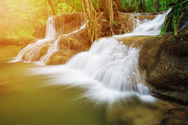 Seviye 7 Khuean Srinagarindra Nati Huay Mae Kamin şelale