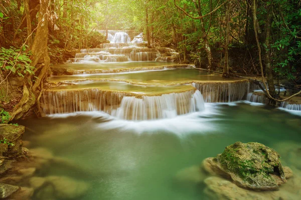 Nível 1 da cachoeira Huay Mae Kamin em Khuean Srinagarindra Nati — Fotografia de Stock