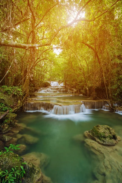 Nível 1 da cachoeira Huay Mae Kamin em Khuean Srinagarindra Nati — Fotografia de Stock