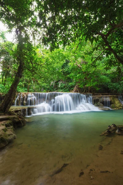 Cachoeira Huay Mae Kamin no Parque Nacional Khuean Srinagarindra , — Fotografia de Stock