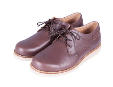 deri erkek ayakkabı beyaz zemin üzerine izole kahverengi