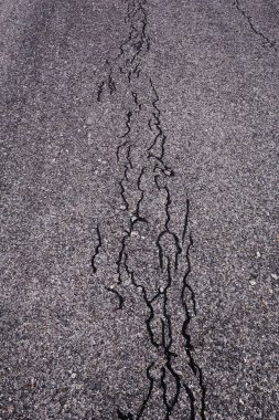 yol asfalt çatlaklar