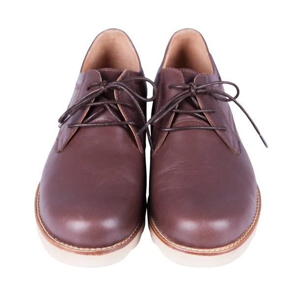 Brązowe skórzane męskie buty na białym tle — Zdjęcie stockowe